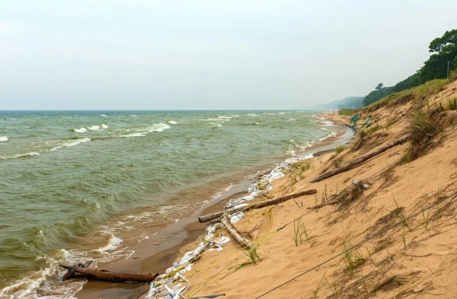 Michigan Tells Property Owners on Michigan Shore to Ditch the Sandbags