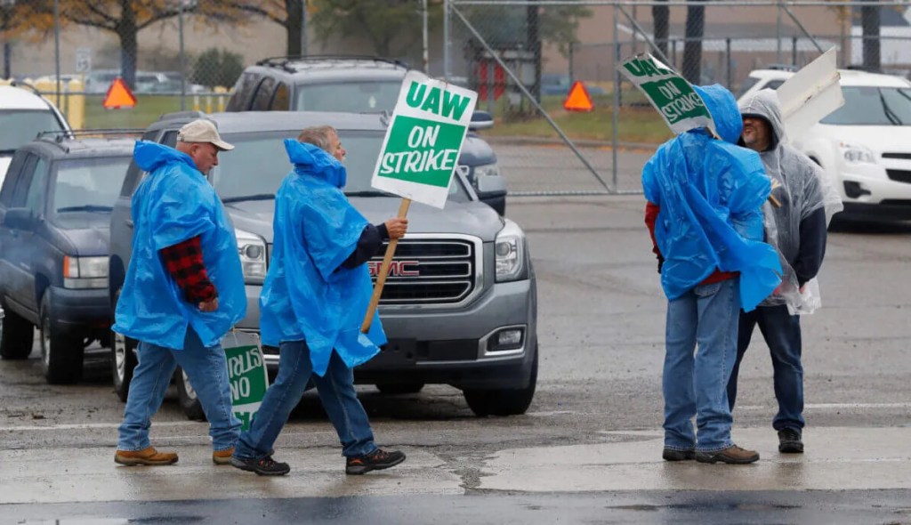 UAW to Vote on Strike As President Says Talks With Detroit 3 Moving Slowly