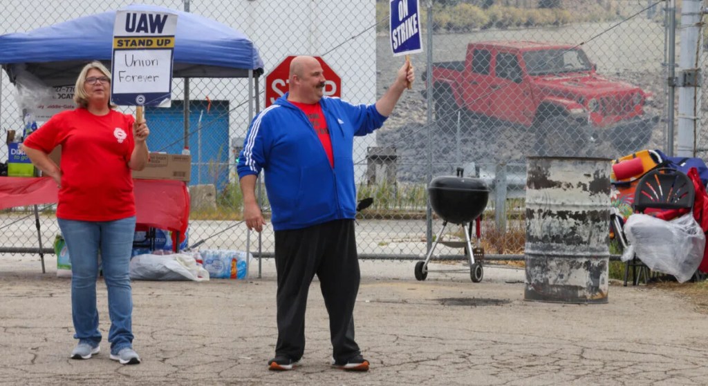 Autoworkers Strikes Spread to Lansing as More Workers Join Picket Line