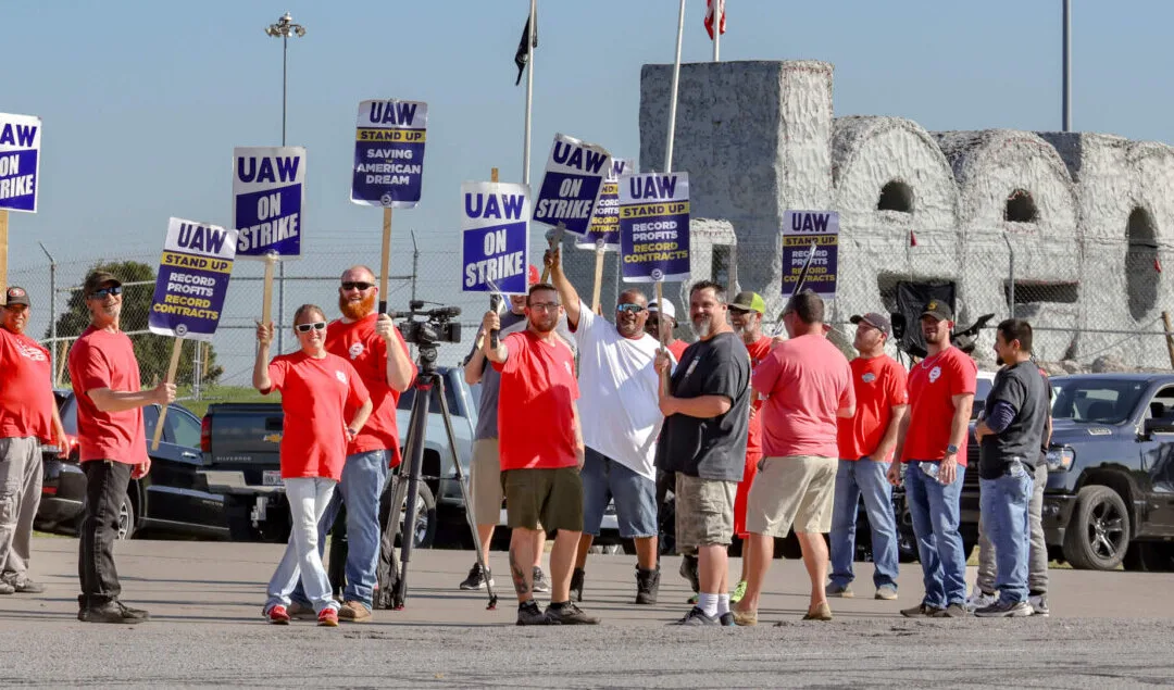 Striking Auto Workers and Detroit Companies Appear to Make Progress in Contract Talks