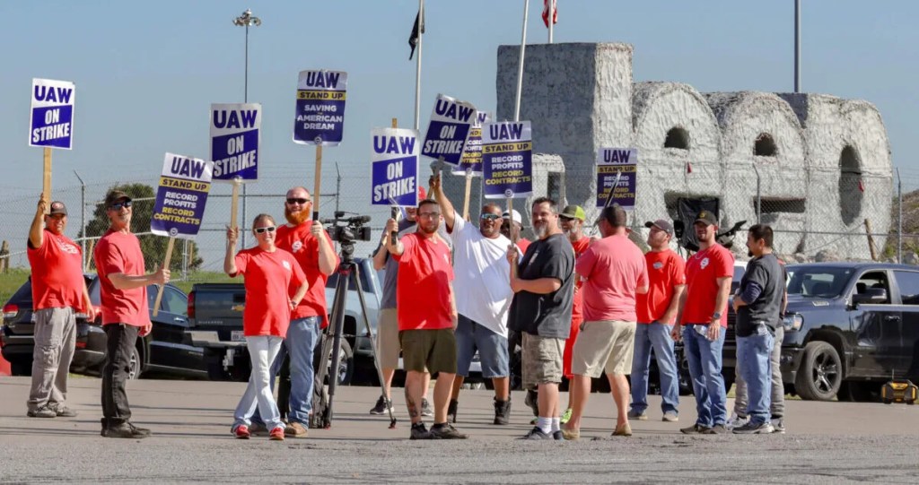 Striking Auto Workers and Detroit Companies Appear to Make Progress in Contract Talks