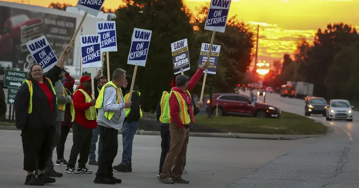 Ford and Stellantis workers approve strike-ending contract