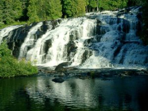 7 waterfalls in Michigan you can actually swim in