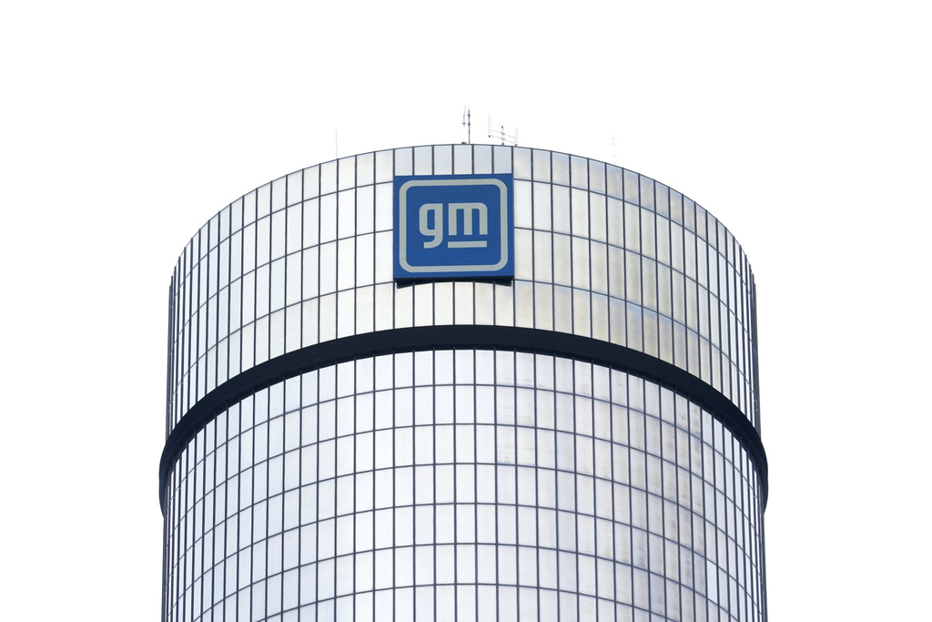 GM recalling more than 449,000 SUVs, pickups due to issue with low brake fluid warning light