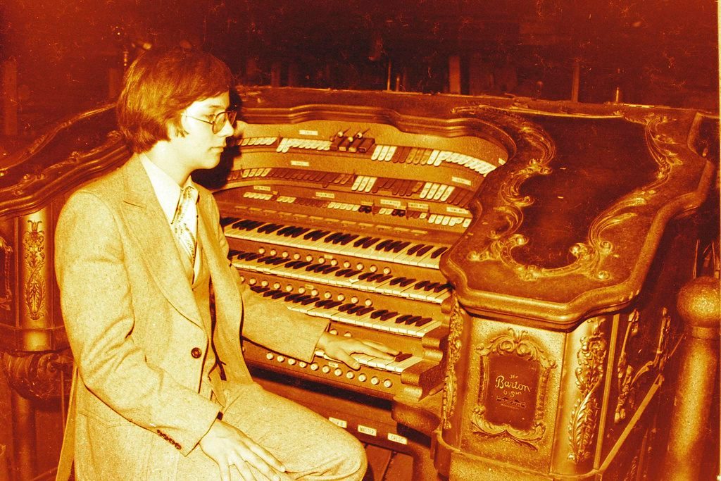 Reviving Hollywood glamor of the silent movie era, experts piece together a century-old pipe organ
