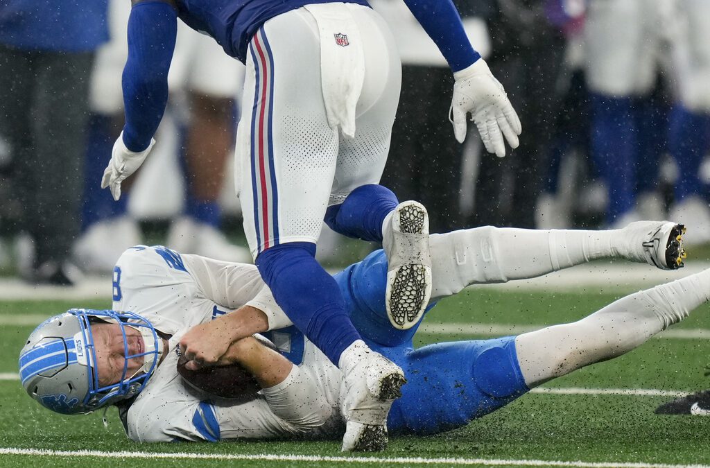 Gray runs for 2 touchdowns as the Giants beat the Lions 14-3 in a preseason game with few starters