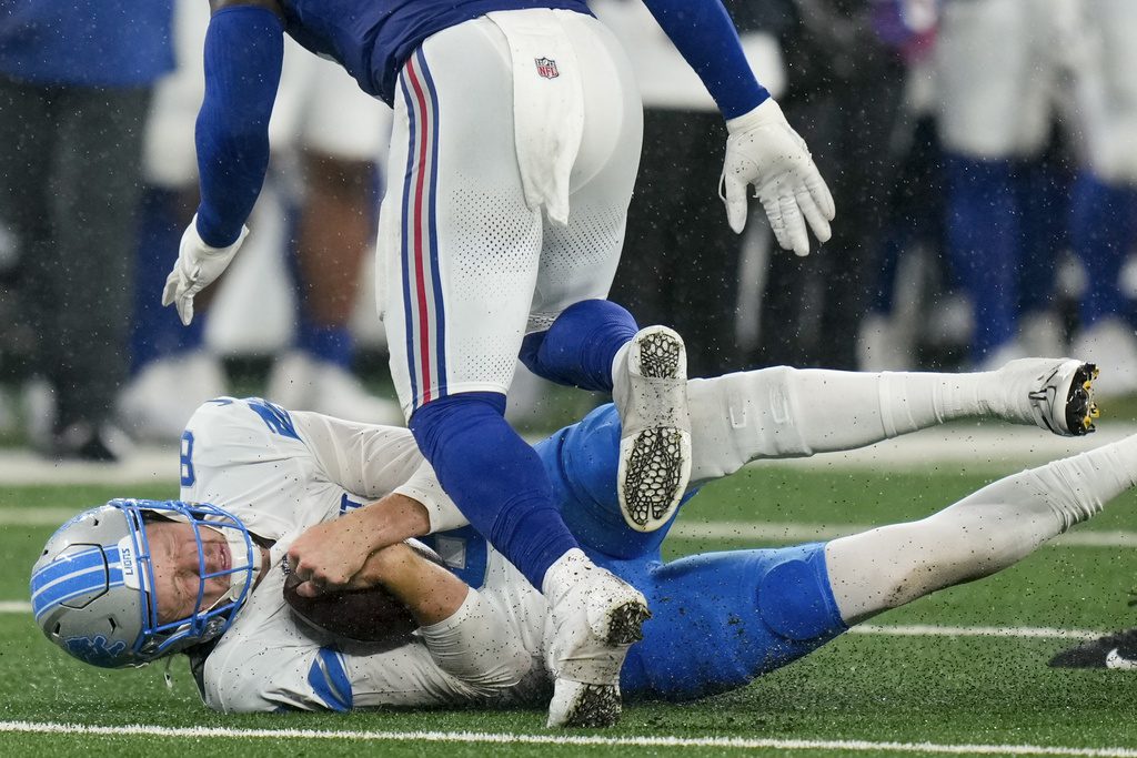 Gray runs for 2 touchdowns as the Giants beat the Lions 14-3 in a preseason game with few starters