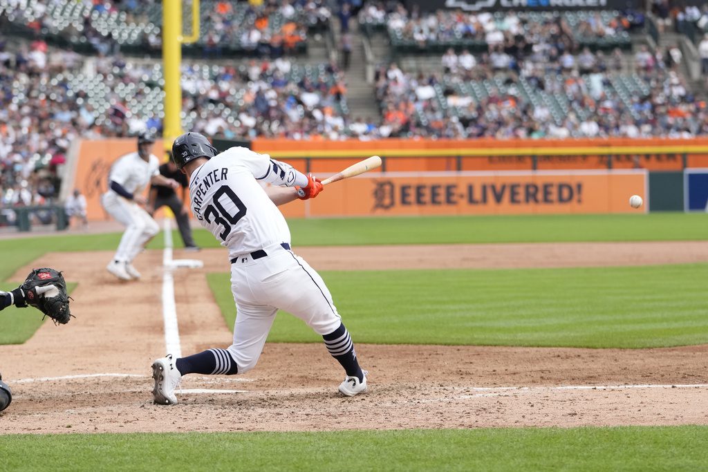 Tigers rally late to move closer to playoffs with 4-3 win over Rays