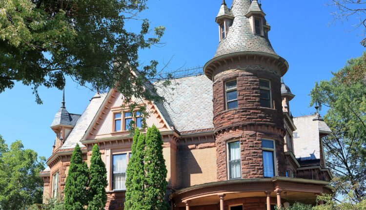 Stay overnight at Michigan’s 9 most haunted hotels (if you dare)