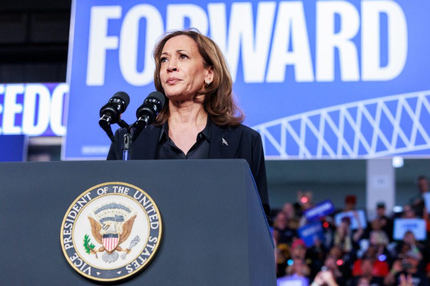 Harris says clean water should be a right during Flint speech