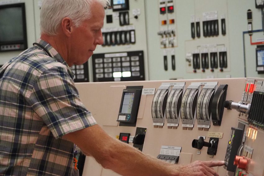 Palisades nuclear plant along Lake Michigan plans for a 2025 comeback, a 1st in the US 