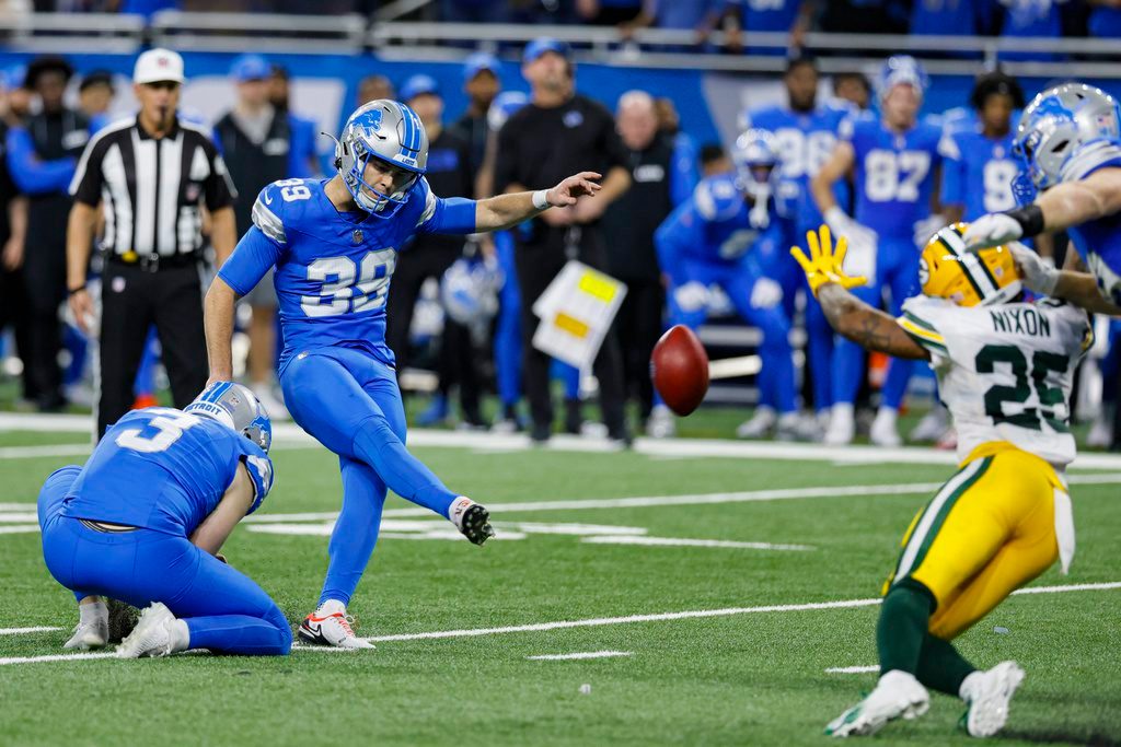 Dan Campbell’s 4th-down gambles help Lions beat Packers 34-31 and clinch playoffs