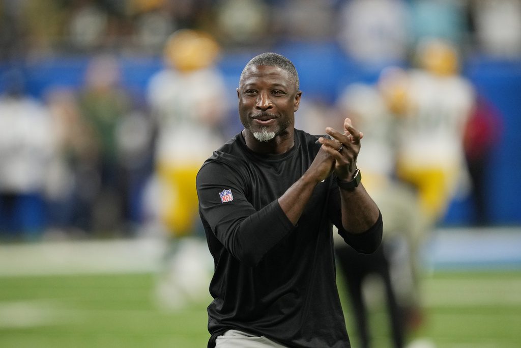 Bears interview Lions assistants Ben Johnson, Aaron Glenn for head coaching position