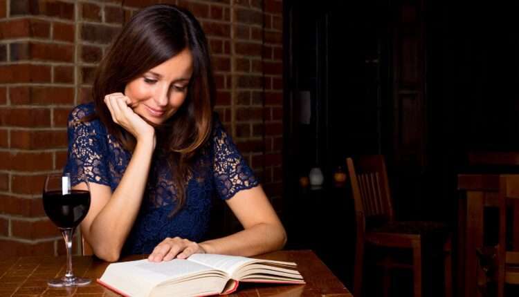 9 cozy bars in Traverse City that are perfect for reading alone