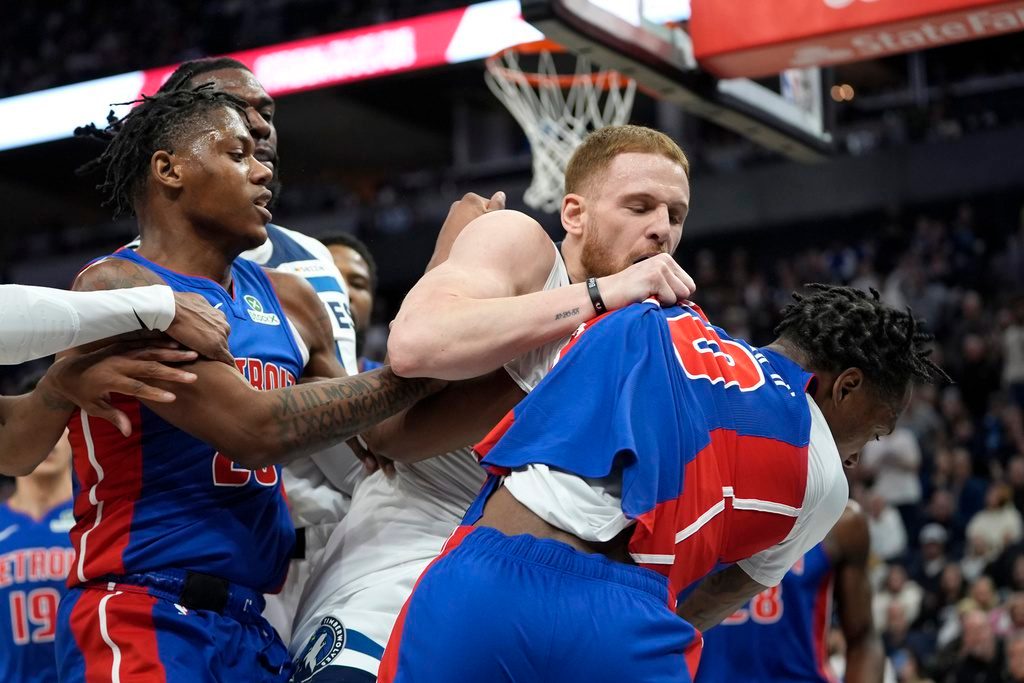 5 players, 2 coaches ejected after Pistons-Timberwolves skirmish in 2nd quarter