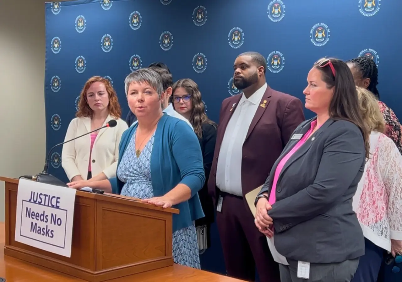 Michigan Dems introduce bill to ban cops from wearing masks Michigan Dems introduce bill to ban cops from wearing masks