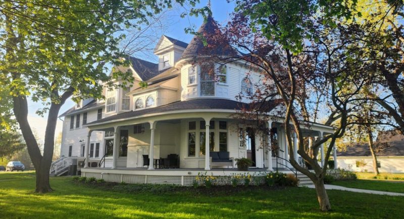 the exterior of a Victorian inn-turned bed and breakfast
