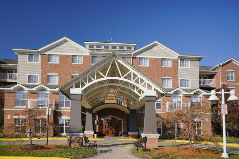 Photo of the exterior of a assisting living facility in Macomb County.