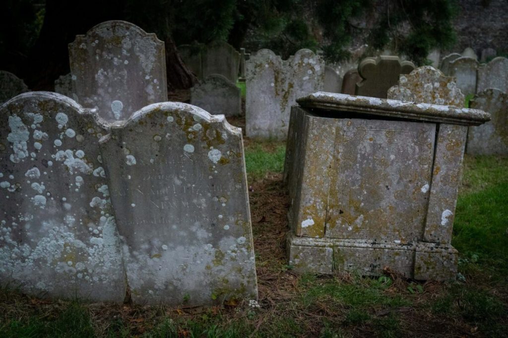 7 haunted cemeteries in Michigan that are delightfully creepy