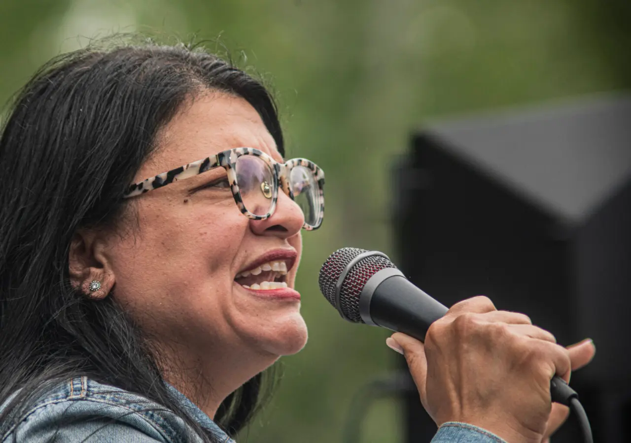 Tlaib, Sanders introduce CEO pay bill to tax excessive CEO salaries Tlaib, Sanders introduce CEO pay bill to tax excessive CEO salaries
