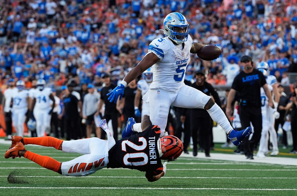 David Montgomery dominates in his hometown as Lions beat Bengals 37-24
