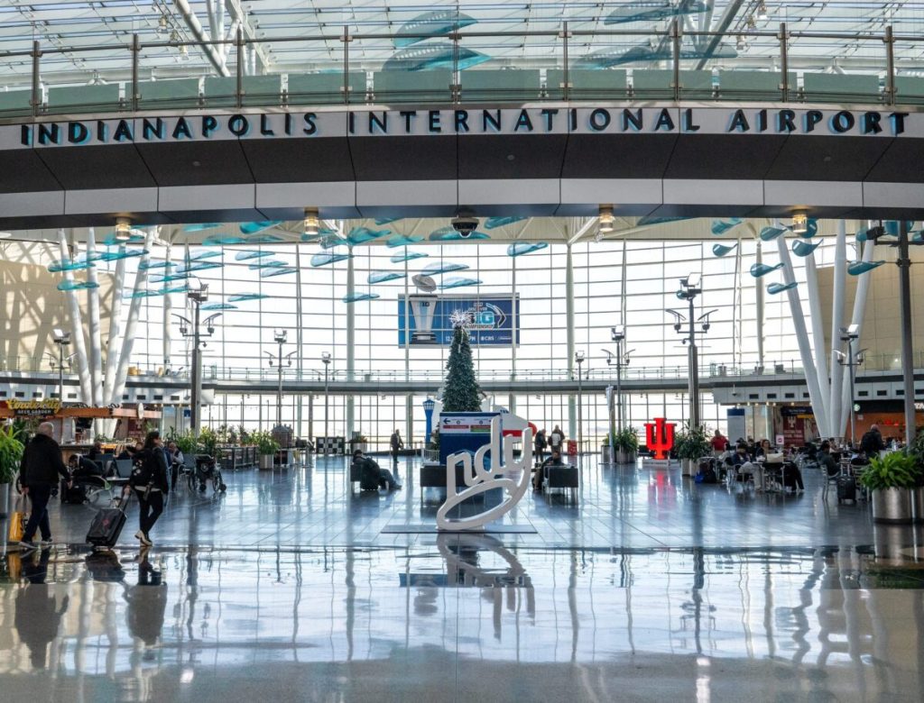 AAA predicts record holiday travel. How to see if flights are delayed