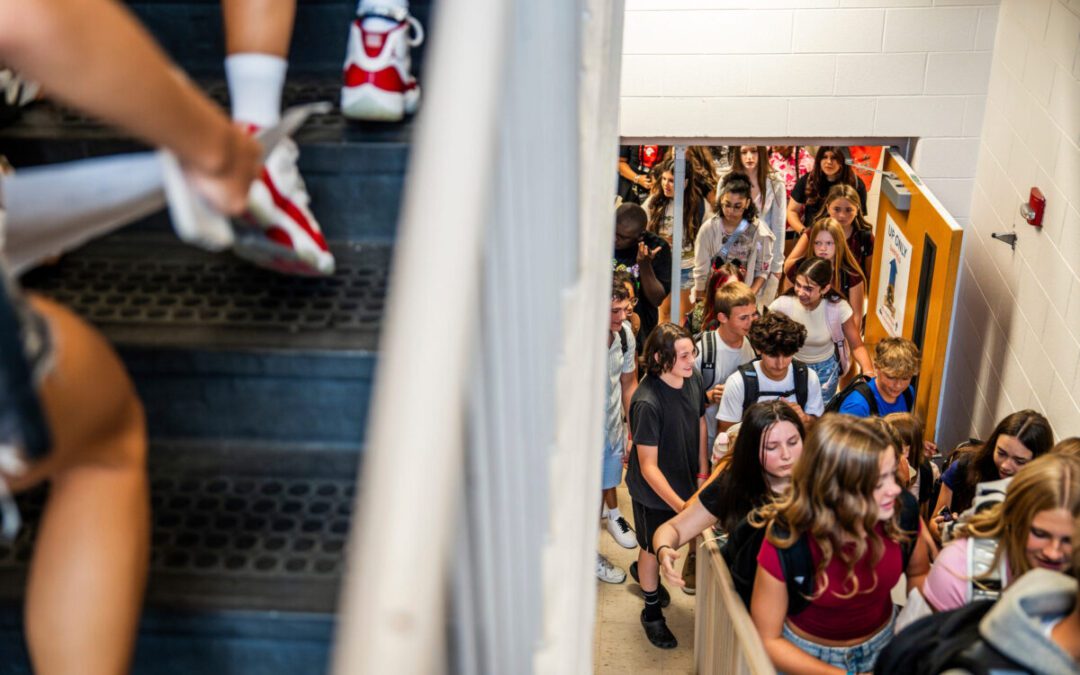 Michigan House passes bill to ban cell phones in classrooms