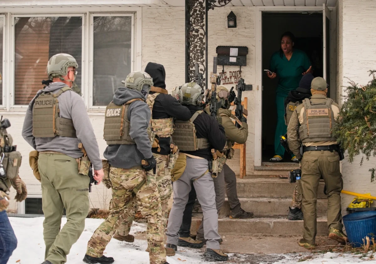 Immigration officers assert sweeping power to enter homes without a judge’s warrant, memo says Immigration officers assert sweeping power to enter homes without a judge’s warrant, memo says