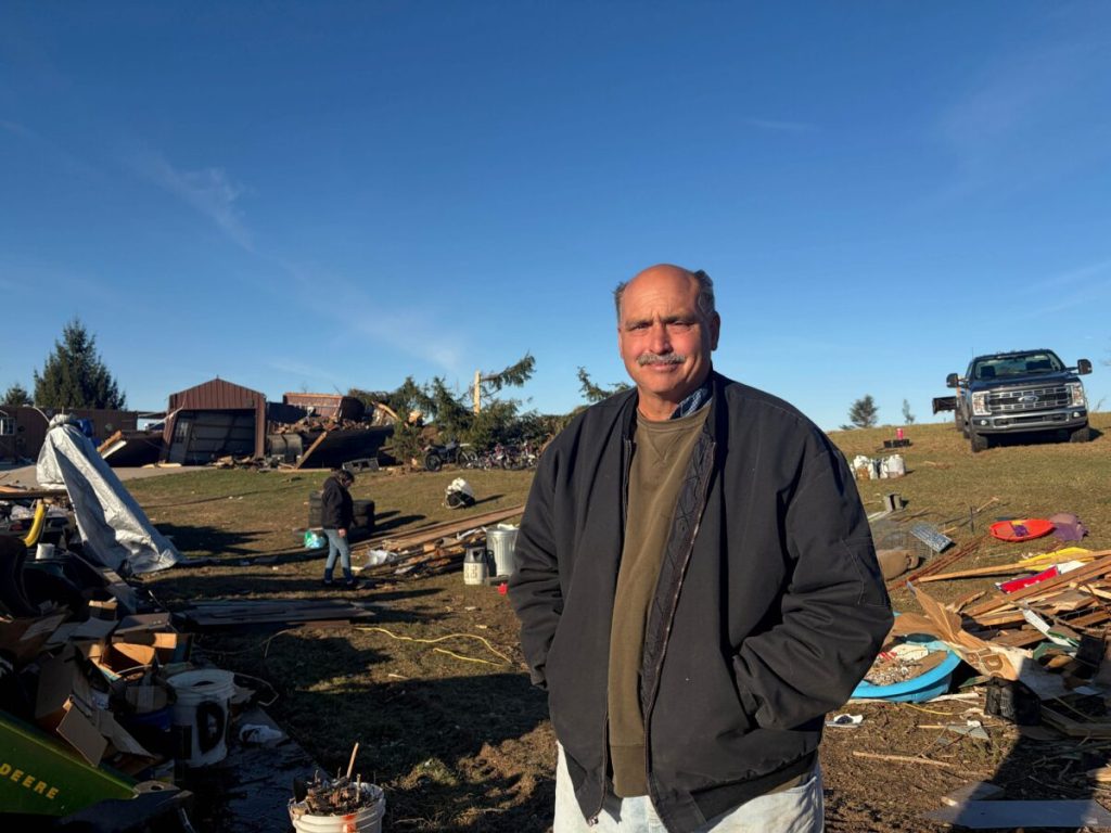 Michiganders clean up after deadly tornadoes
