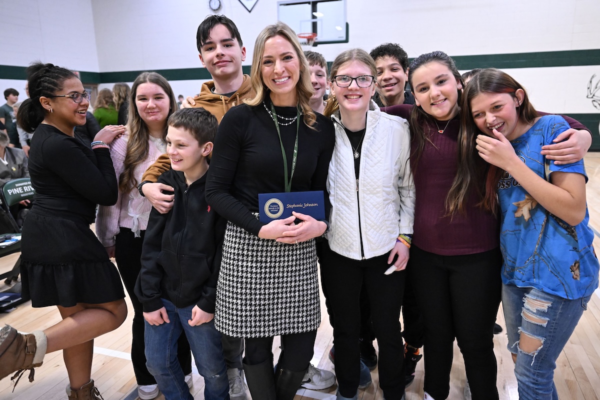 Pine River Middle School English teacher wins the ‘Oscar of Teaching’ award - The Gander