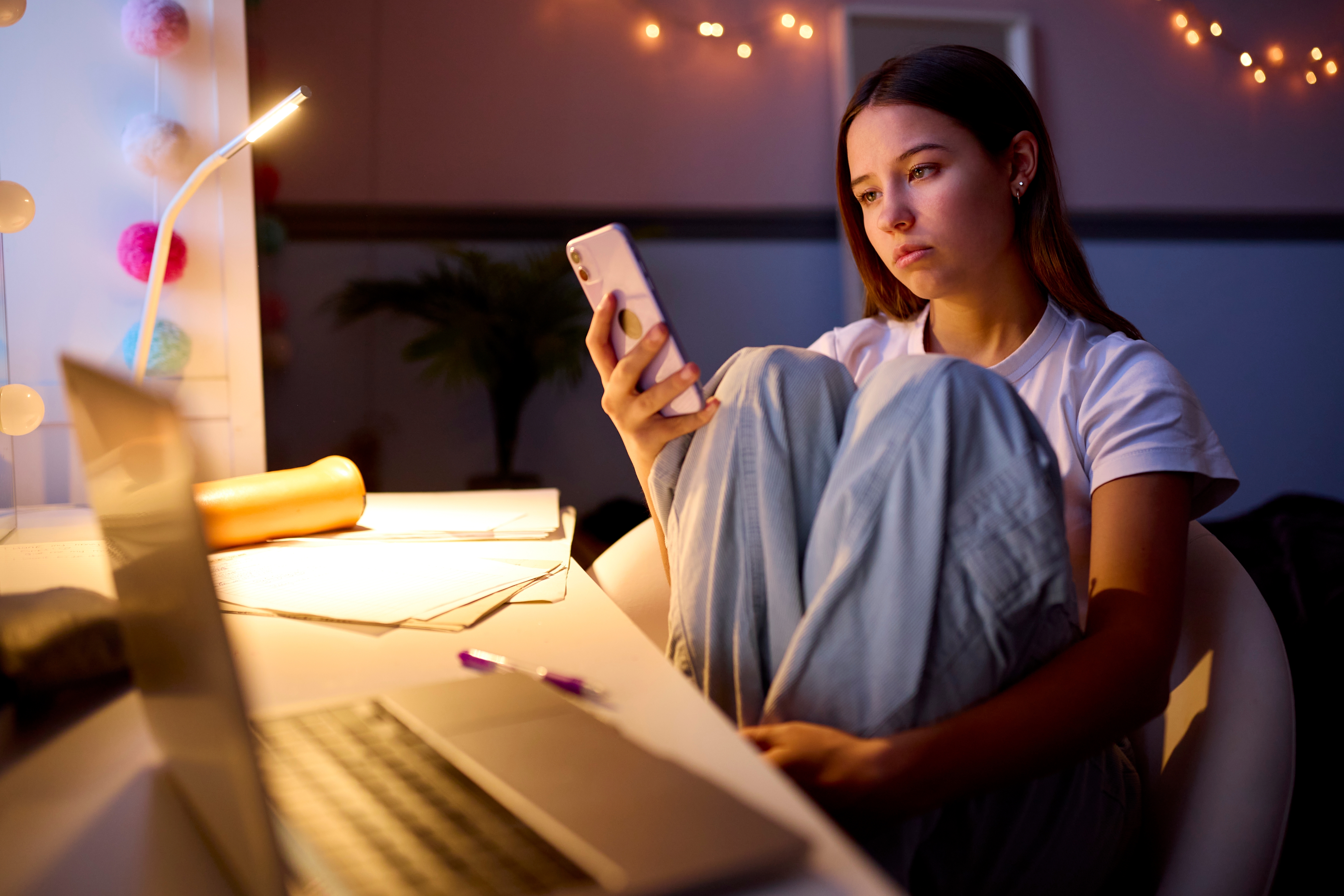 Michigan students head back to school as concerns over screen time grow